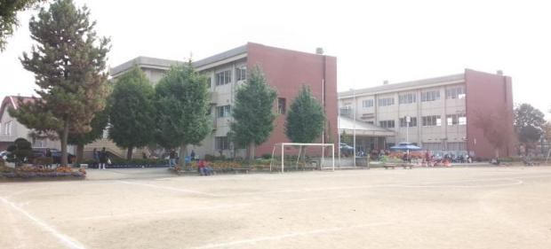 【小学校】吉沢小学校まで679ｍ