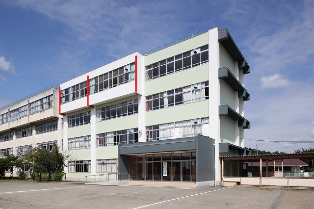 【中学校】毛呂山町立毛呂山中学校まで1500ｍ