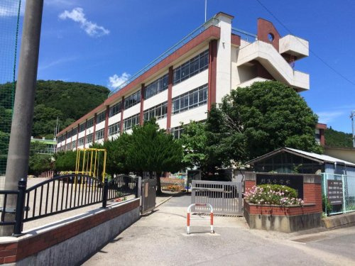 【小学校】越生町立越生小学校まで2400ｍ