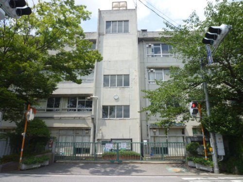 【小学校】両新田小学校まで1100ｍ