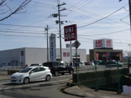 【ショッピングセンター】ユニクロ　大津真野店まで2333ｍ