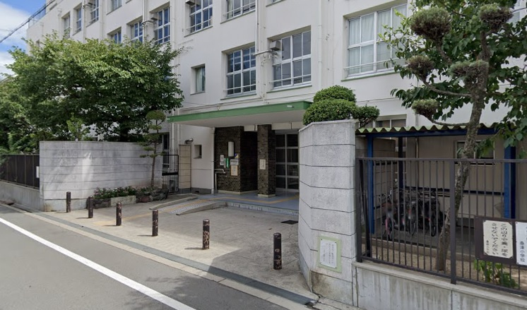 【小学校】大阪市立桑津小学校まで700ｍ