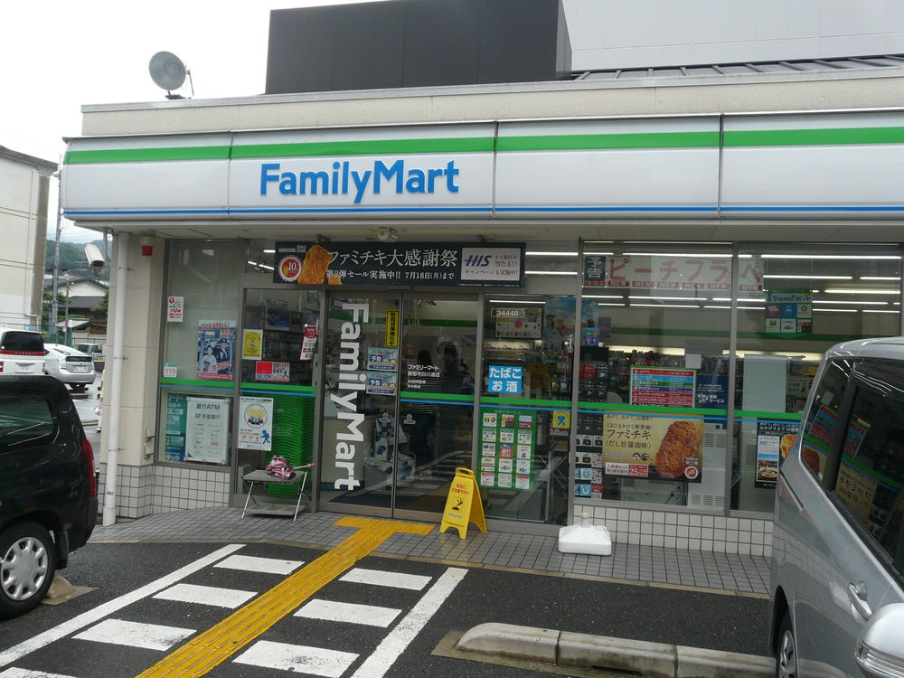 【コンビニエンスストア】ファミリーマート　銀閣寺白川通店まで688ｍ