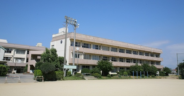 【中学校】船橋市立二宮中学校まで950ｍ