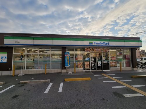 【コンビニエンスストア】ファミリーマート　尾浜町店まで317ｍ