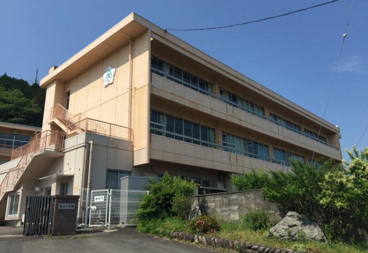 【小学校】山県市立美山小学校まで1057ｍ