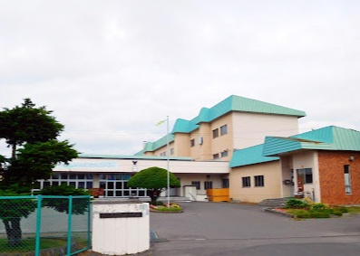 【中学校】千歳市立青葉中学校まで502ｍ