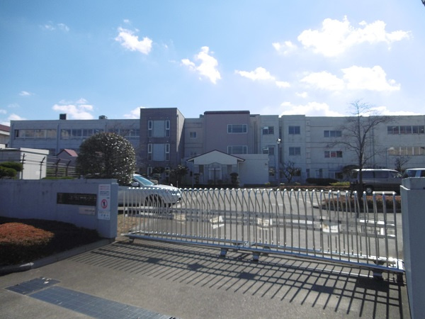 【小学校】多摩市立諏訪小学校まで690ｍ
