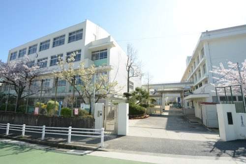 【小学校】神戸市立渦が森小学校まで1082ｍ