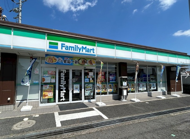 【コンビニエンスストア】ファミリーマート　奈良上牧町店まで1255ｍ