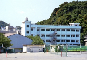 【中学校】横須賀市立浦賀中学校まで1178ｍ