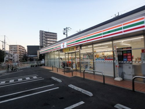 【コンビニエンスストア】セブン-イレブン蕨中央3丁目店まで242ｍ