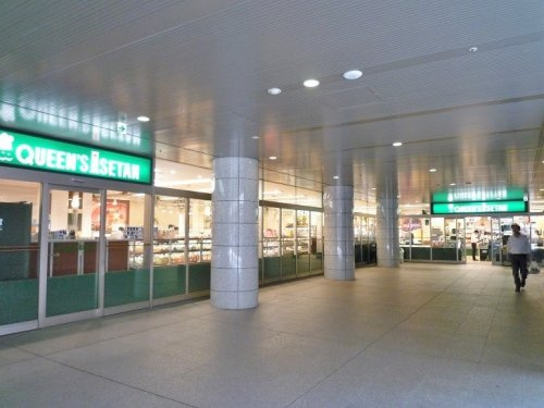 【スーパー】クイーンズ伊勢丹白金高輪店まで194ｍ