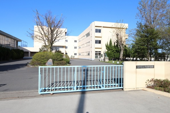 【中学校】中央中学校まで550ｍ