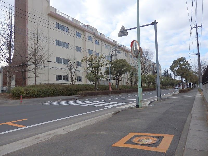 【小学校】吉川市立関小学校まで750ｍ
