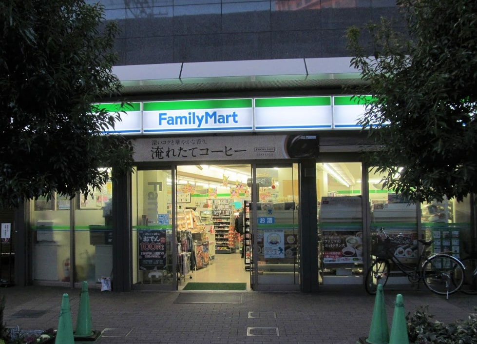 【コンビニエンスストア】ファミリーマート　小岩駅東店まで210ｍ