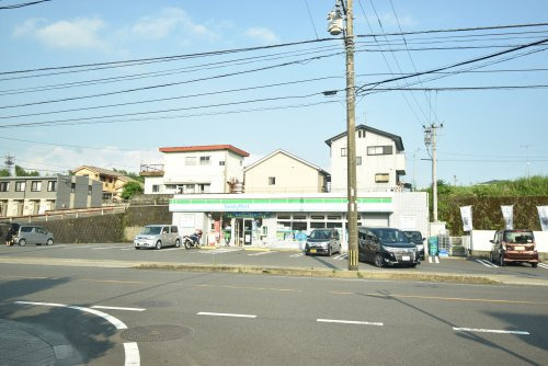 【コンビニエンスストア】ファミリーマート隼人内山田店まで425ｍ