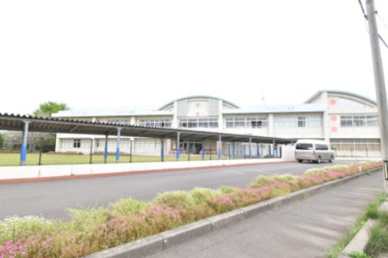 【小学校】鹿屋市立小中一貫校花岡学園まで1922ｍ