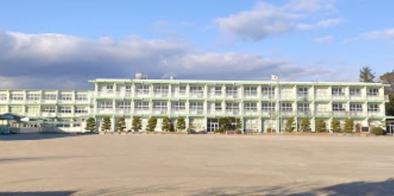 【小学校】あま市立甚目寺小学校まで966ｍ