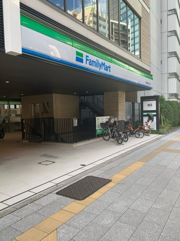【コンビニエンスストア】ファミリーマート　目黒青葉台四丁目店まで787ｍ