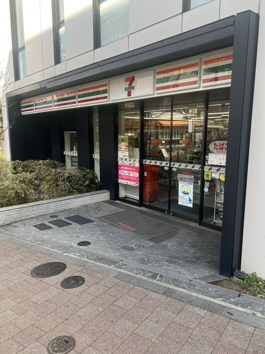 【コンビニエンスストア】セブンイレブン　港区赤坂駅南店まで73ｍ