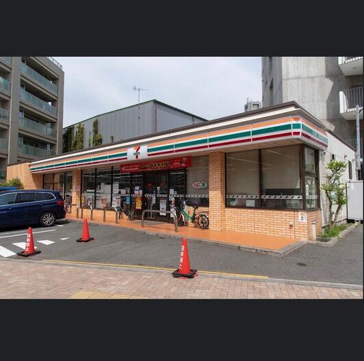 【コンビニエンスストア】セブンイレブン　渋谷本町3丁目店まで23ｍ