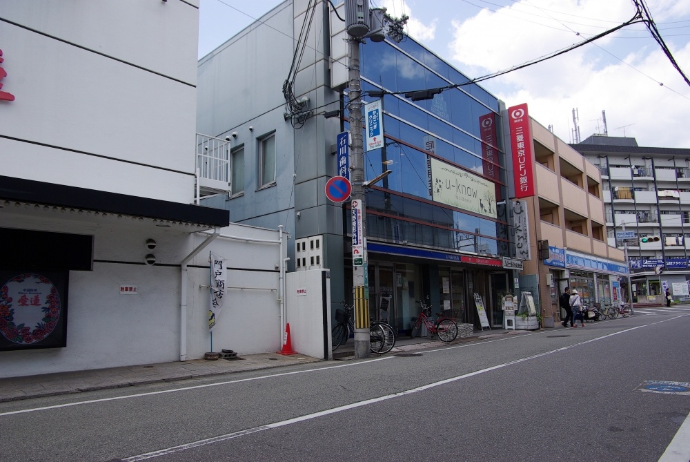 【銀行】三菱UFJ銀行　門戸ATMコーナーまで451ｍ