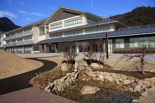 【小学校】東近江市立箕作小学校まで1280ｍ