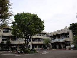 【小学校】若松小学校まで681ｍ