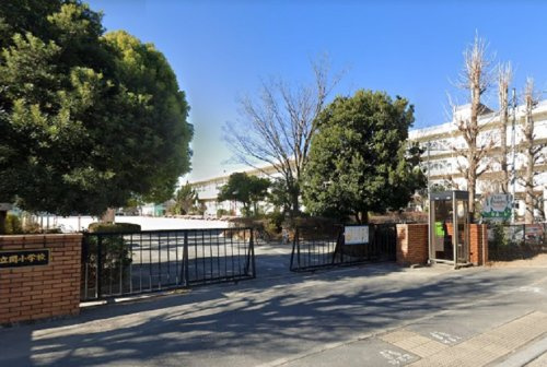 【小学校】吉川市立関小学校まで748ｍ