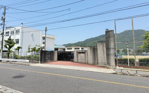 【小学校】広島市立安西小学校まで740ｍ