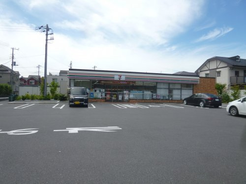 【コンビニエンスストア】セブンイレブン　草加氷川町西店まで300ｍ