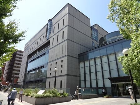 【図書館】中央図書館まで570ｍ