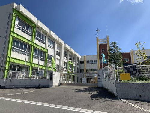 【小学校】岩出市立上岩出小学校まで1205ｍ