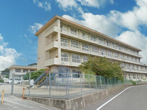 【小学校】福山市立西深津小学校まで485ｍ