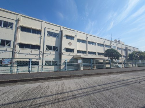 【小学校】横浜市立富岡小学校まで280ｍ