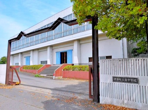 【中学校】伊奈町立南中学校まで1800ｍ