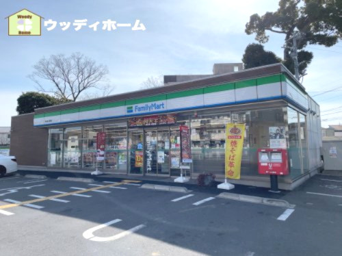 【コンビニエンスストア】ファミリーマート　春日部小淵南店まで304ｍ