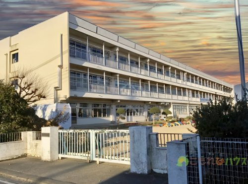【小学校】桶川市立桶川西小学校まで1008ｍ