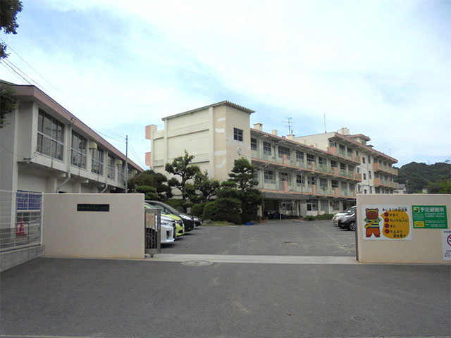 【小学校】北九州市立寿山小学校まで240ｍ