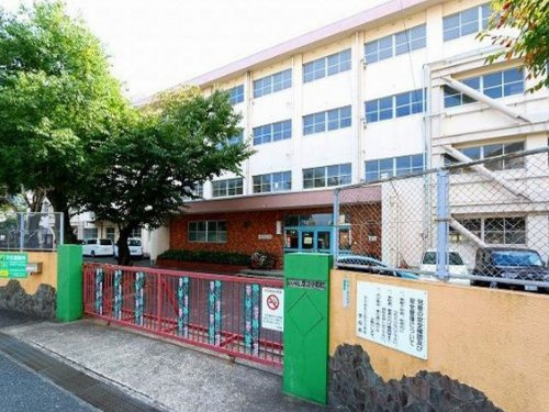 【小学校】北九州市立足立小学校まで1200ｍ