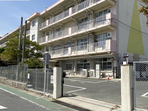 【小学校】北九州市立本城小学校まで1184ｍ