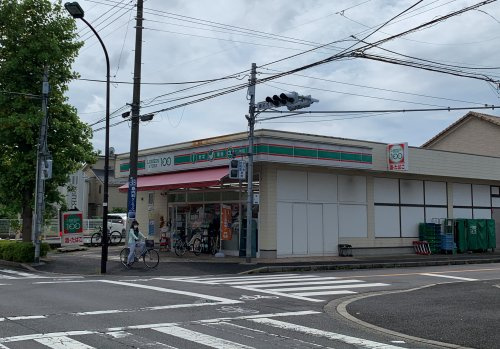 【コンビニエンスストア】ローソンストア100新松戸南店まで370ｍ