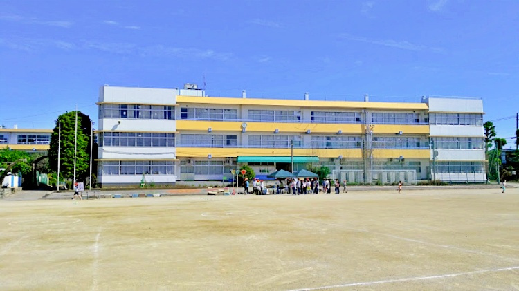 【小学校】伊奈町立小室小学校まで1033ｍ