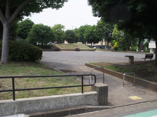 【公園】十日市場中里公園まで104ｍ