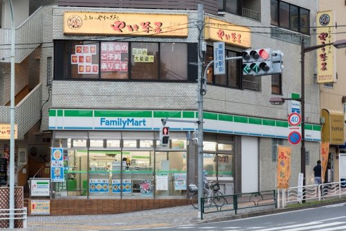【コンビニエンスストア】ファミリーマート　東陽町駅前店まで255ｍ