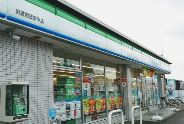 【コンビニエンスストア】ファミリーマート美濃加茂前平店まで443ｍ