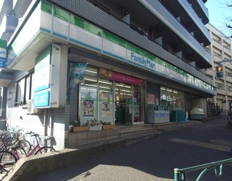 【コンビニエンスストア】ファミリーマート金井窪山手通り店まで666ｍ