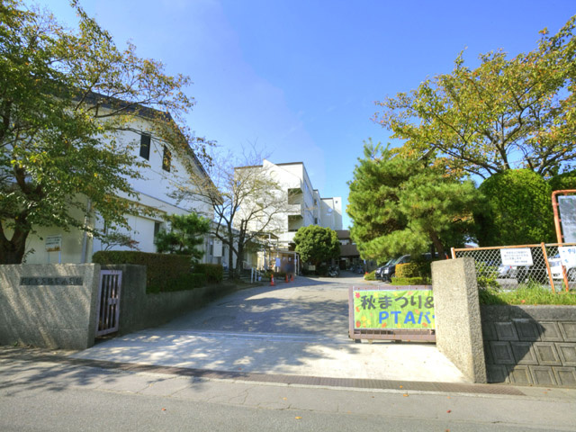 【小学校】越谷市立弥栄小学校まで693ｍ