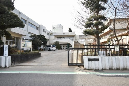 【小学校】春日部市立内牧小学校まで450ｍ